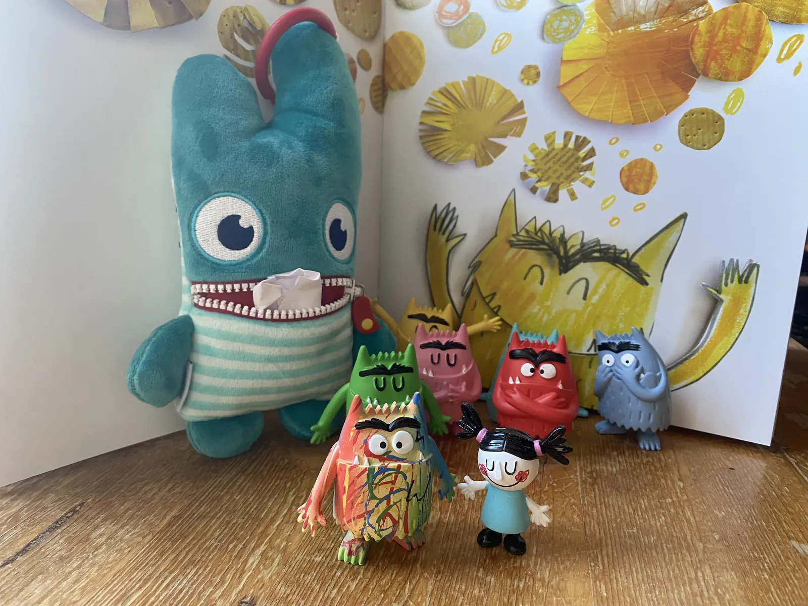 Figuren und Bilderbuch vom Farbenmonster